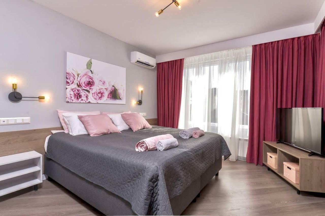 Rose One Bedroom Designer Apartment In City Centre By Flat Mаnager Sófia Exterior foto