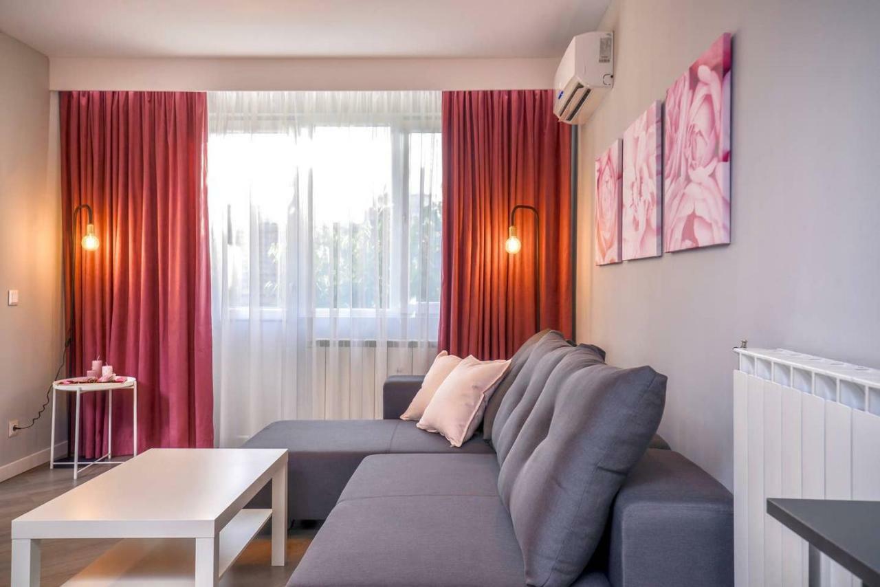Rose One Bedroom Designer Apartment In City Centre By Flat Mаnager Sófia Exterior foto