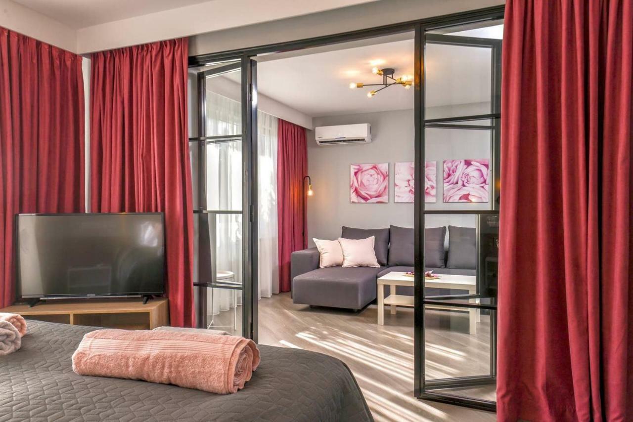 Rose One Bedroom Designer Apartment In City Centre By Flat Mаnager Sófia Exterior foto