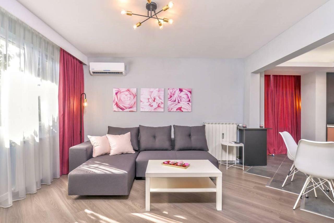 Rose One Bedroom Designer Apartment In City Centre By Flat Mаnager Sófia Exterior foto