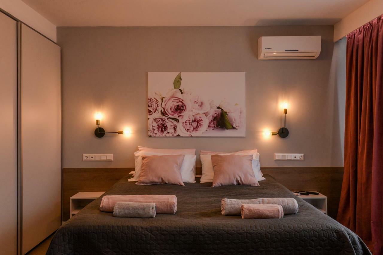 Rose One Bedroom Designer Apartment In City Centre By Flat Mаnager Sófia Exterior foto